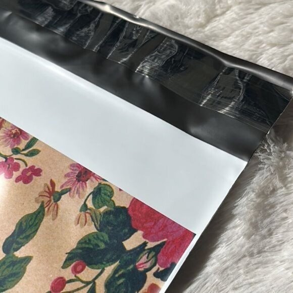 6” x 9” Poly Mailers Vintage Floral Design poly mailers- 40 self sealing mailers - Picture 5 of 11